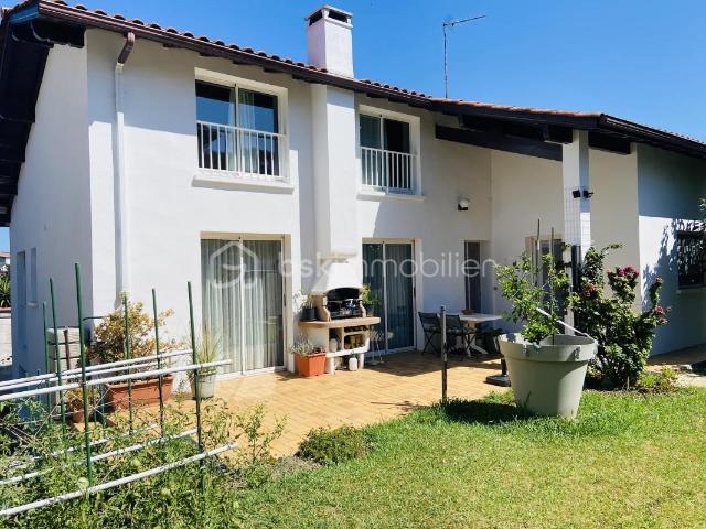 HENDAYE – Une maison familiale aux volumes exceptionnels, où tout se vit de plain pied !