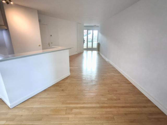 Hendaye ville T3 d'env. 55.81m2, terrasse, cave et place de stationnement sous sol