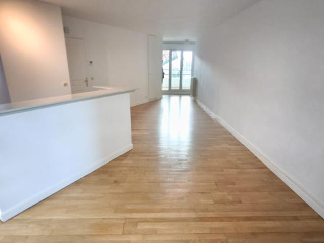 Hendaye ville T3 d'env. 55.81m2, terrasse, cave et place de