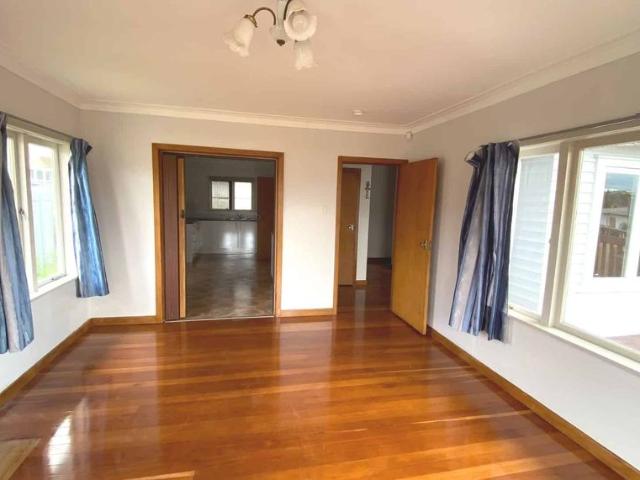 Henderson 3 bedrooms, plus parking