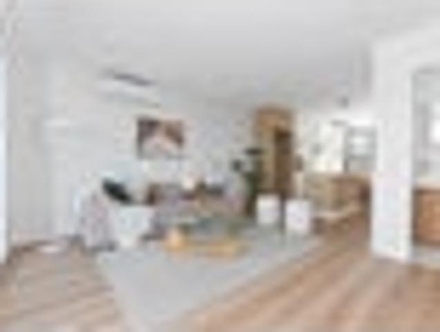 Henderson, 5 bedrooms, $950 pw