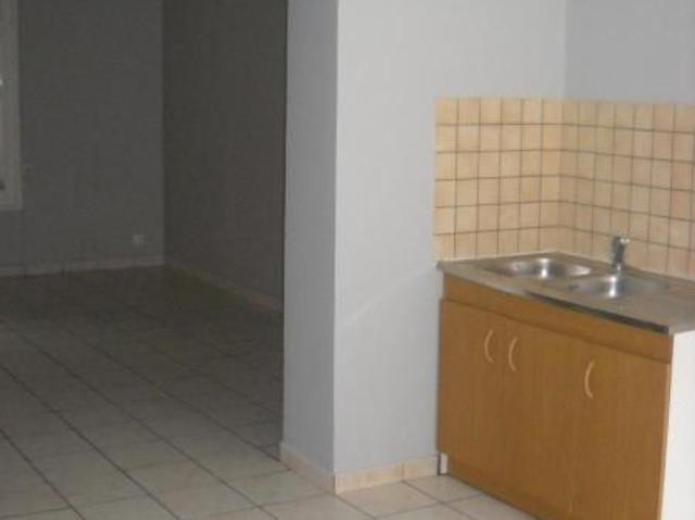HENIN BEAUMONT, centre: maison de type 3 à 640 euros