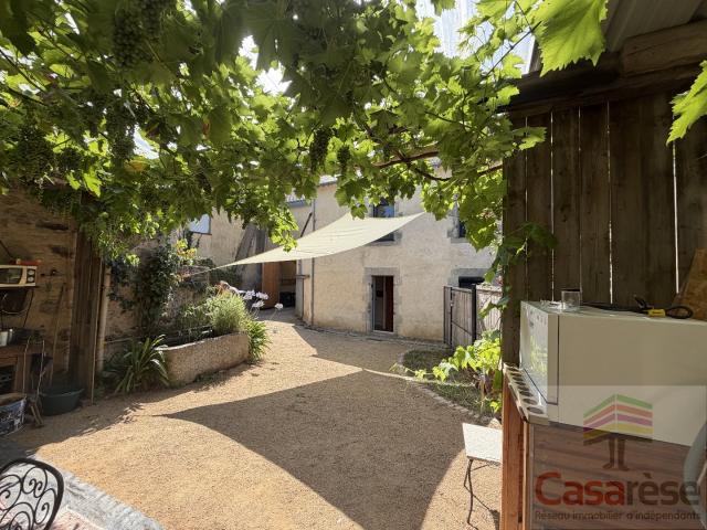 HENNEBONT Bien de caractère dans un bâtiment historique offrant de multiples possibilités