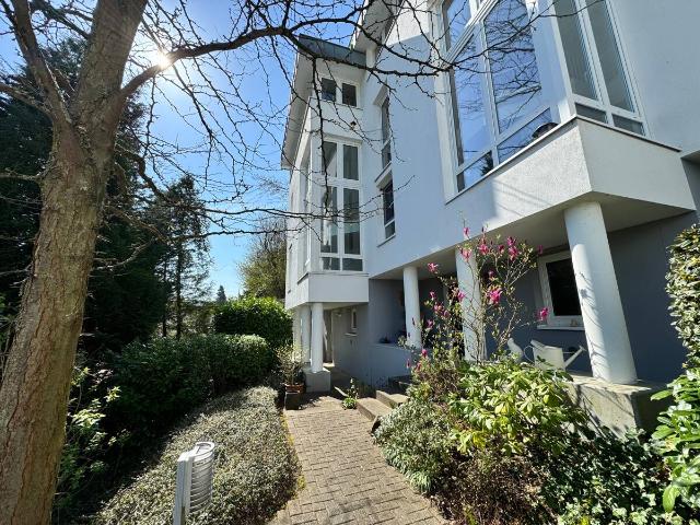 HENNEF GEISTINGEN tolles, helles Reihenhaus, 3 Zi. mit ca. 83 m² Wfl West Terrasse und TG Platz