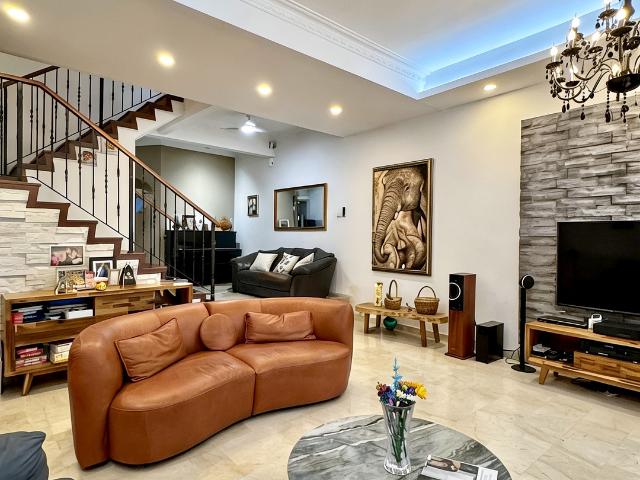 Henry Park D10, Terrace