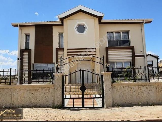 Hedef Emlak'tan Başarı Villaları Yanında Lüx Satılık 7+1villa