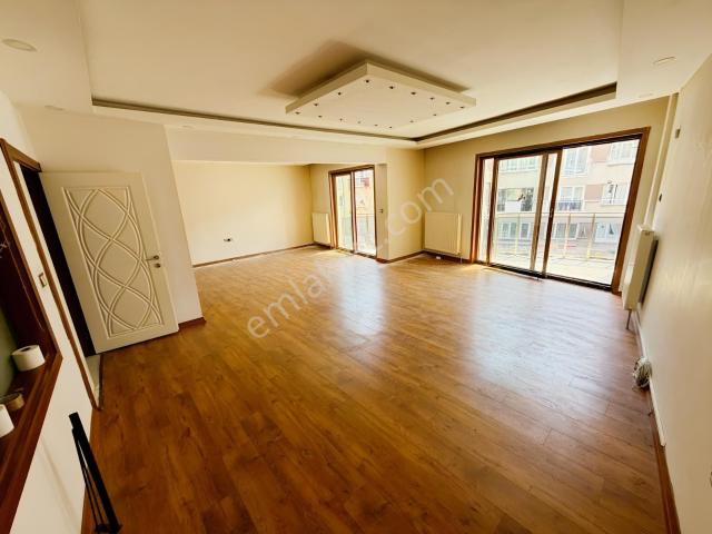 Hedef Emlak'tan Sivas Lisesi Civarı 3+1 Lüx Kiralık Daire