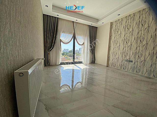 Hedef'ten Eski Mezitli'de Site İçerisinde Havuzlu 3+1 Daire