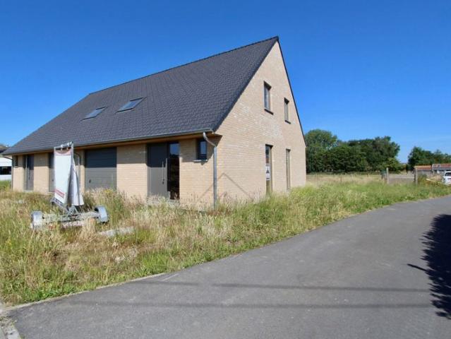 Hedendaagse nieuwbouw woning op een rustige ligging in Aa.
