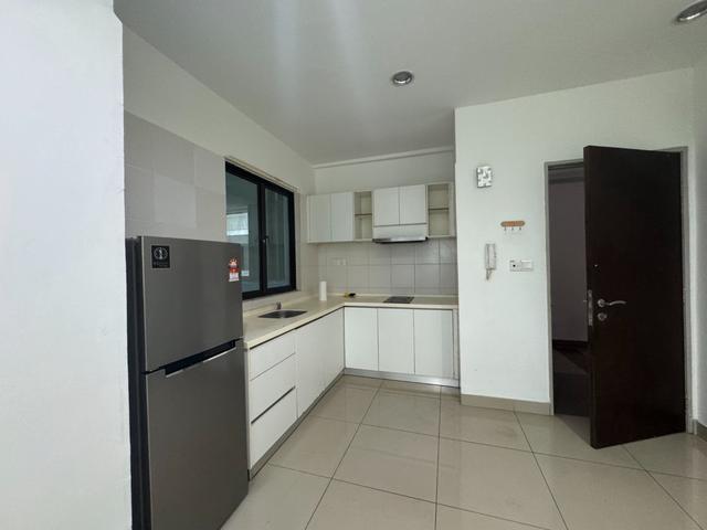 Hedgeford 10 Partly Furnished 1Room 1Bathroom Freehold