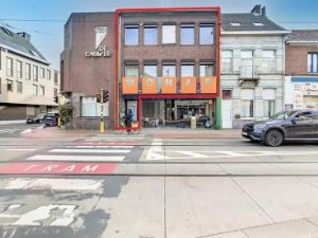 Heel ruim appartement met groot terras en eigen lift