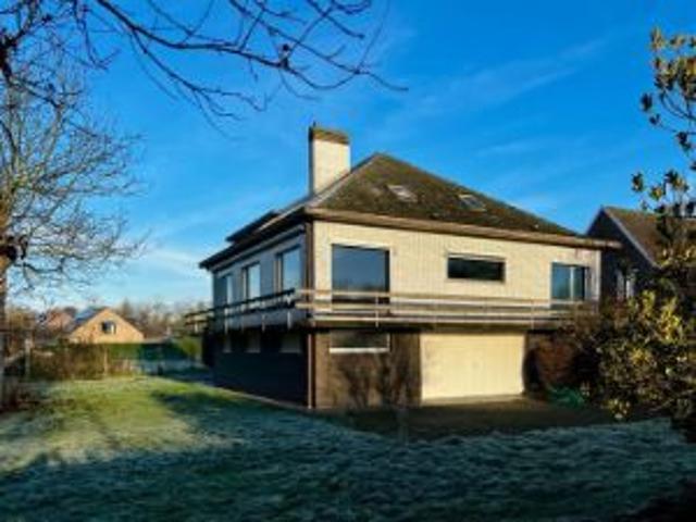 Heel ruime woning met magazijn van 184m² op topligging
