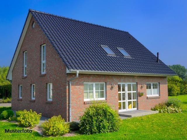 Heimkommen und Wohlfühlen Freistehendes Einfamilienhaus, Garten und Stellplätze