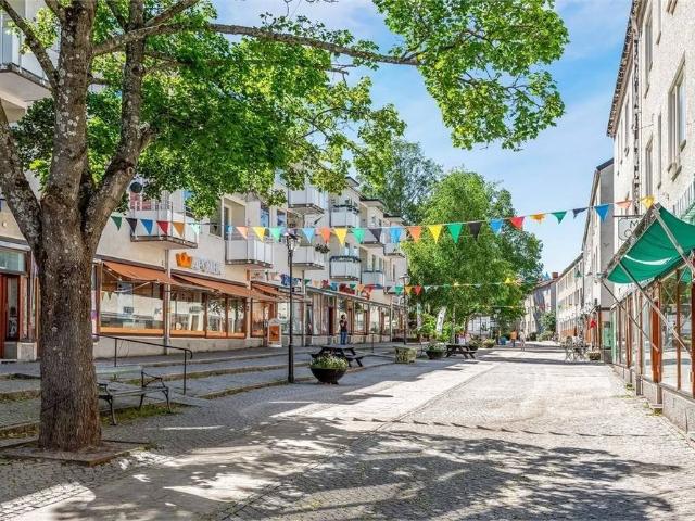 Helgdagsvägen, Farsta