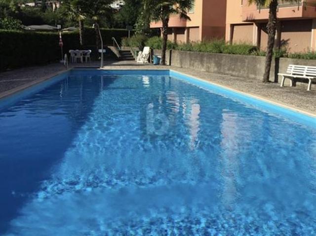 HELL MIT SCHWIMMBAD
