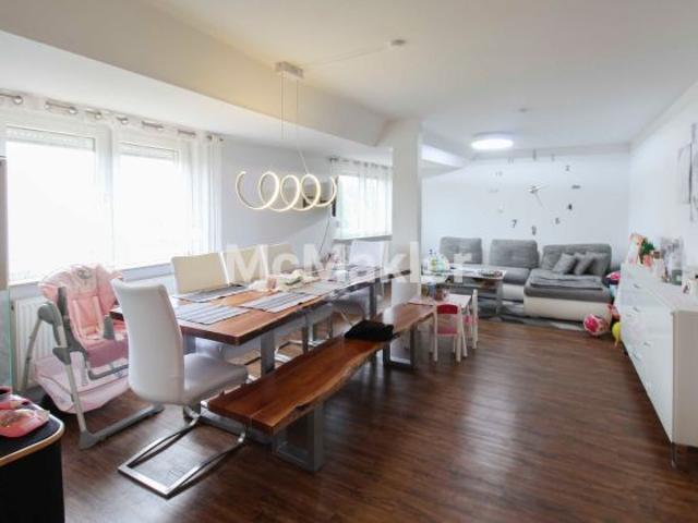 Hell, offen, großzügig – Dachgeschosswohnung mit Veranda & Stauraum