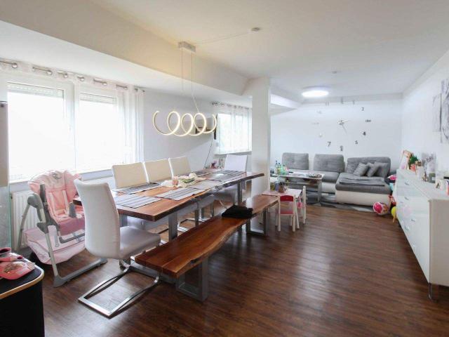 Hell, offen, großzügig Dachgeschosswohnung mit Veranda & Stauraum