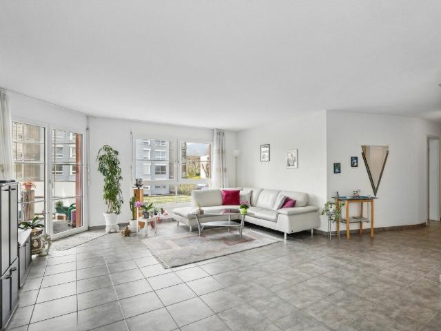 HELL UND CHIC: 4.5 ZIMMER EIGENTUMSWOHNUNG