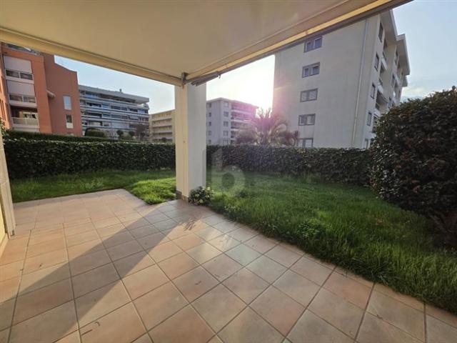 HELL UND MODERN MIT GARTEN