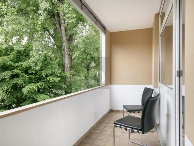 HELL UND STADTNAH MIT BALKON