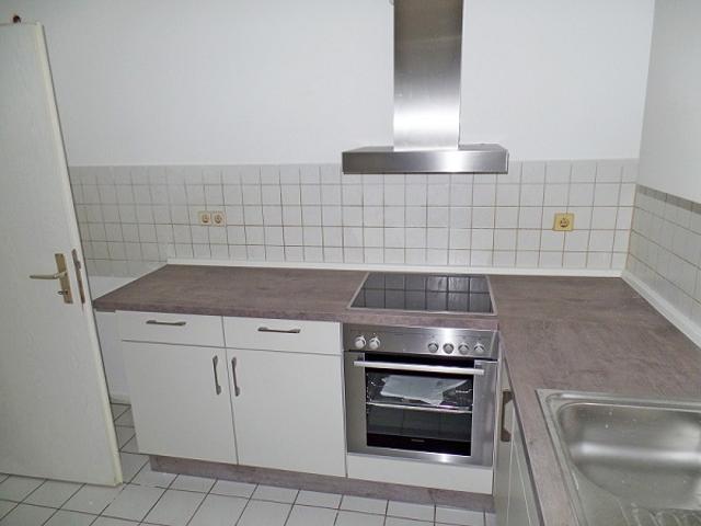 Helle 4 Raum Wohnung mit EBK, Lift und Parkdeck