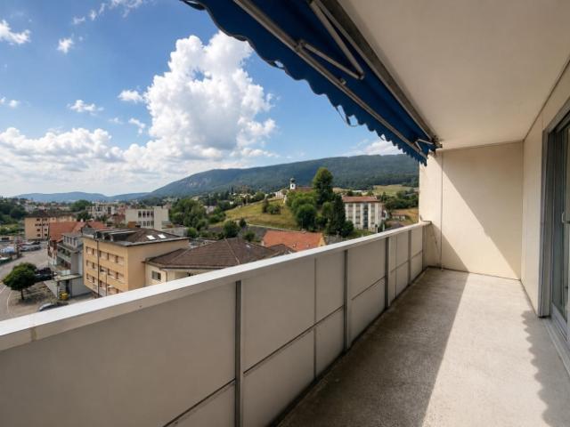 Helle 4 Zimmer Wohnung mit Weitsicht und Einstellhallenplatz