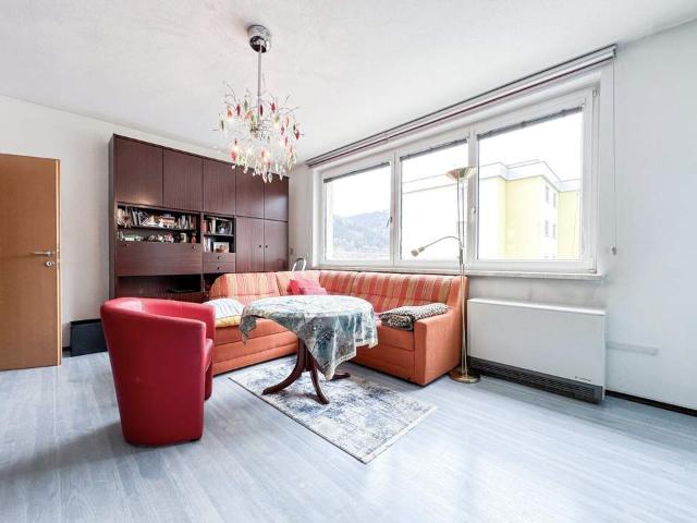 Großzügige 4 Zimmer Wohnung mit sonnigem Balkon in begehrter Wohnlage