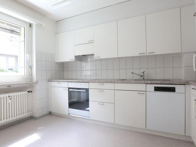 Helle 4 Zimmer Wohnung mit Wintergarten an Verkehrsgünstiger Lage
