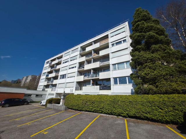 Helle 4 Zimmer Wohnung mit Balkon