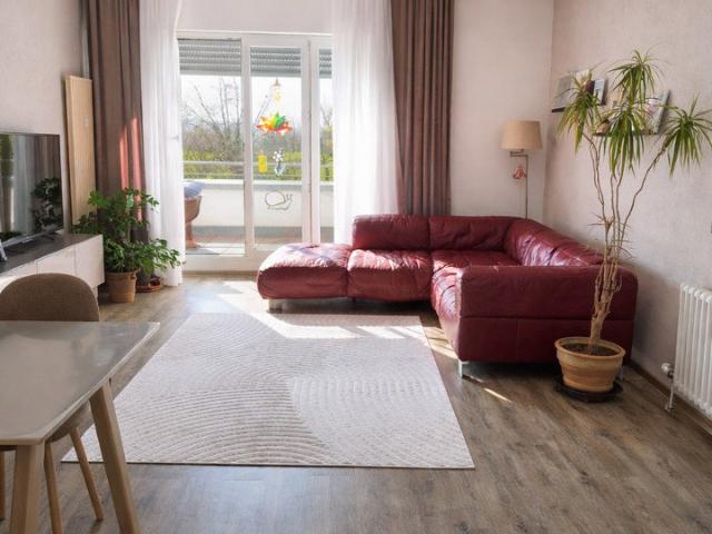 Helle 4 Zimmer Wohnung mit Balkon, Grünblick und abschließbarer Tiefgarage in Reutlingen Hohbuch