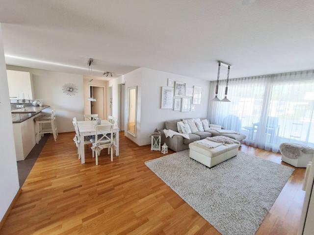 Helle 4 Zimmer Wohnung mit Balkon in ruhiger und zentraler Lage, inkl. TG Stellplatz