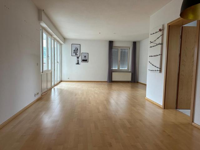 Helle 4 Zimmer Wohnung mit Balkon und Stellplatz in Steinheim