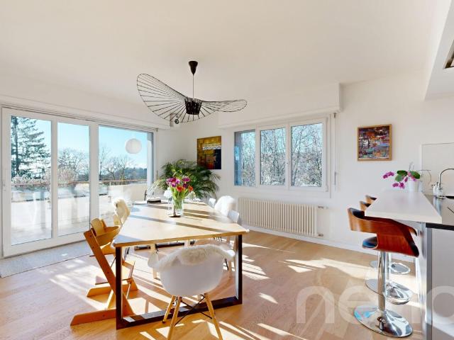 Helle 4 Zimmer Wohnung mit Balkonen und offenem Blick