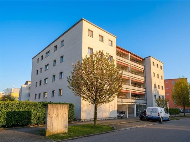 Helle 4 Zimmer Wohnung mit grossem Balkon in Dietlikon