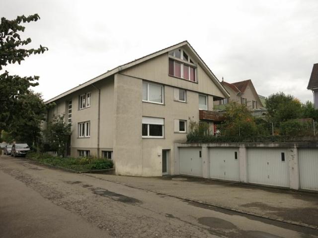 Helle 4 Zimmer Wohnung mit sonnigem Balkon in ruhigem Wohnquartier
