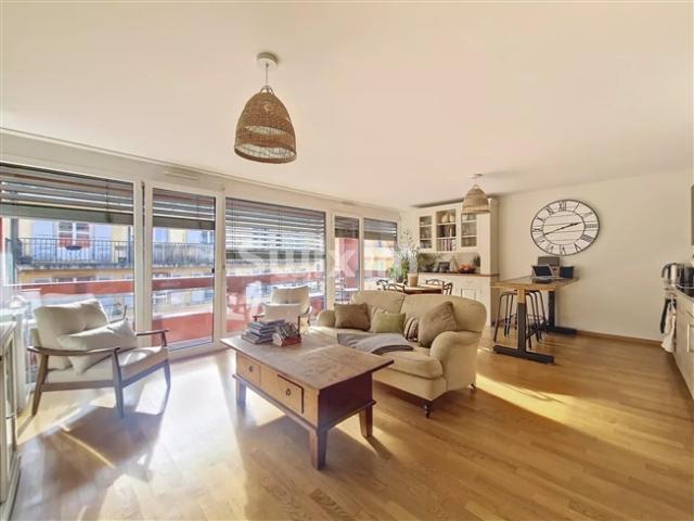 Helle 4 Zimmer Wohnung im Hochgeschoss Plainpalais nahe Larve / Carouge