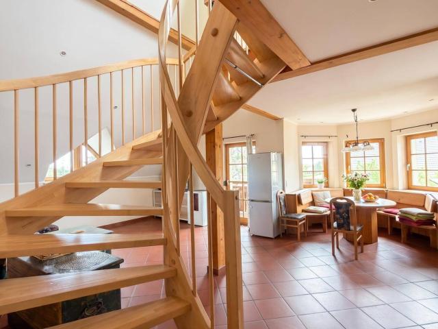 Helle 4 Zimmer Maisonette mit Galerie & Loggia