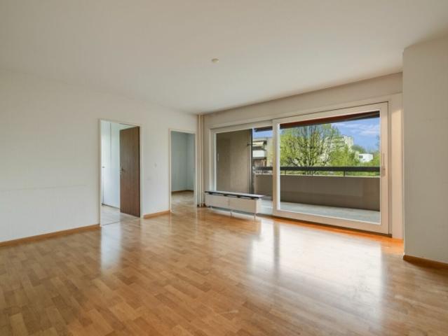 Helle 4 Zimmerwohnung an ruhiger Lage mit Einstellhallenplatz