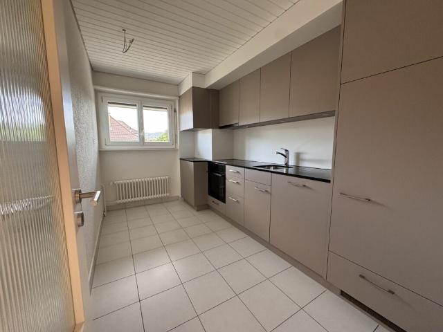 Helle 4.0 Zimmerwohnung mit Balkon frisch renoviert