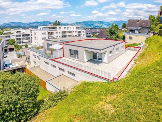 Helle 4.5 Zi. Attika Wohnung mit viel Privatsphäre an guter Lage