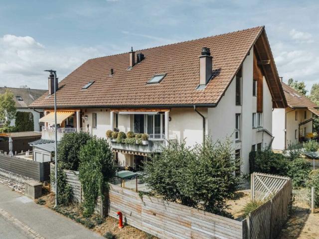 Helle 4.5 Zimmer Eigentumswohnung mit gedecktem Balkon