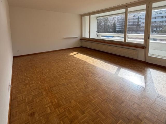 Helle 4.5 Zimmer Wohnung mit Balkon in Chur kein Baurecht