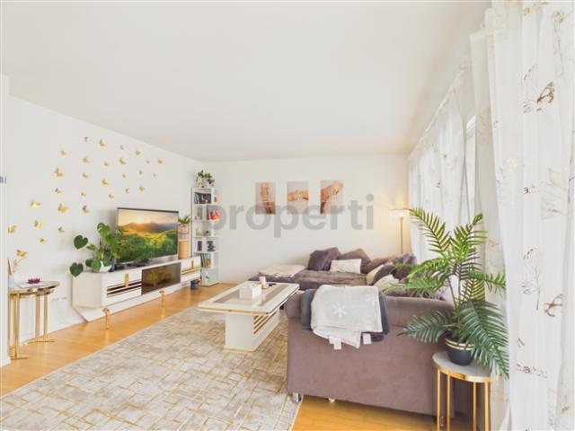 Helle 4.5 Zimmer Wohnung mit Balkon, Riedholz