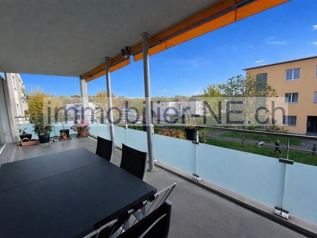 Helle 4,5 Zimmer Wohnung mit Terrasse und Parkplatz
