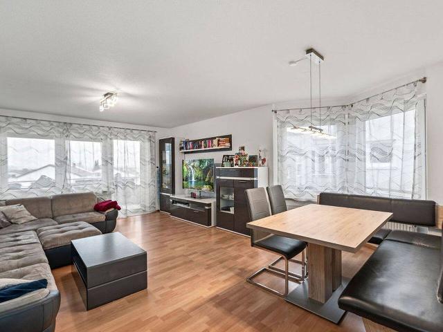 Helle 4,5 Zimmer Wohnung mit zwei Eingängen