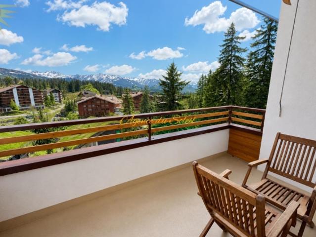 Helle 4,5 Zimmer Wohnung mit 2 Balkonen Nord/Süd in der Nähe des Regent in Crans