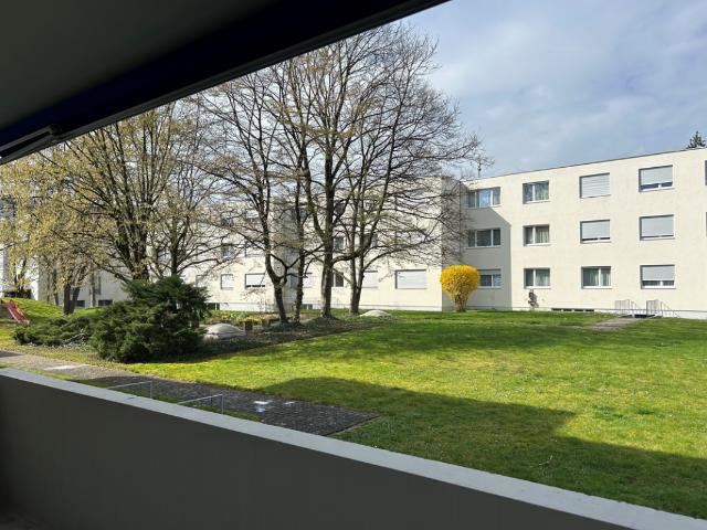 helle 4.5 Zimmerwohnung in ruhigem Wohnquartier!