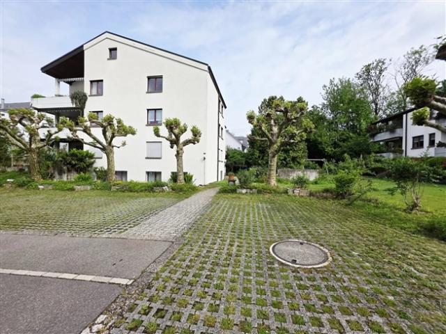 Helle 4.5 Zimmerwohnung mit sonnigem Balkon