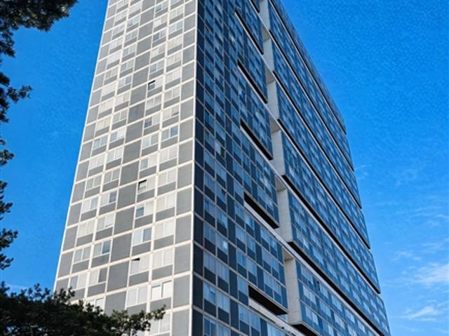 Helle 5 Zimmer Wohnung mit Loggia und offenem Blick