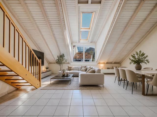 Helle 5 Zimmer Maisonette Wohnung mit eigenem Garten
